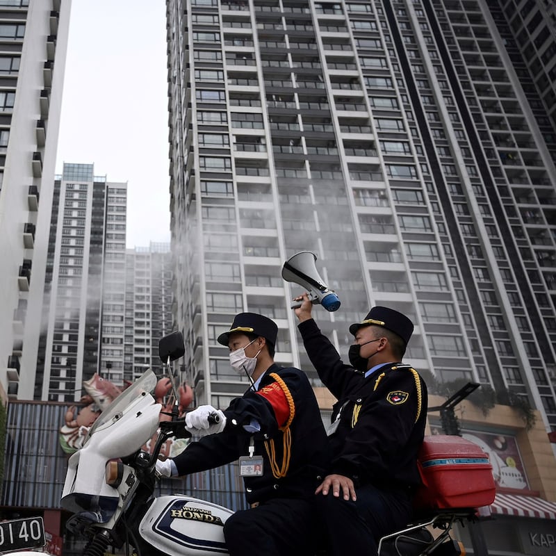 图为广州居民楼；当前中国房地产行业所面临的困境对整体经济有长远影响。（路透社图片）