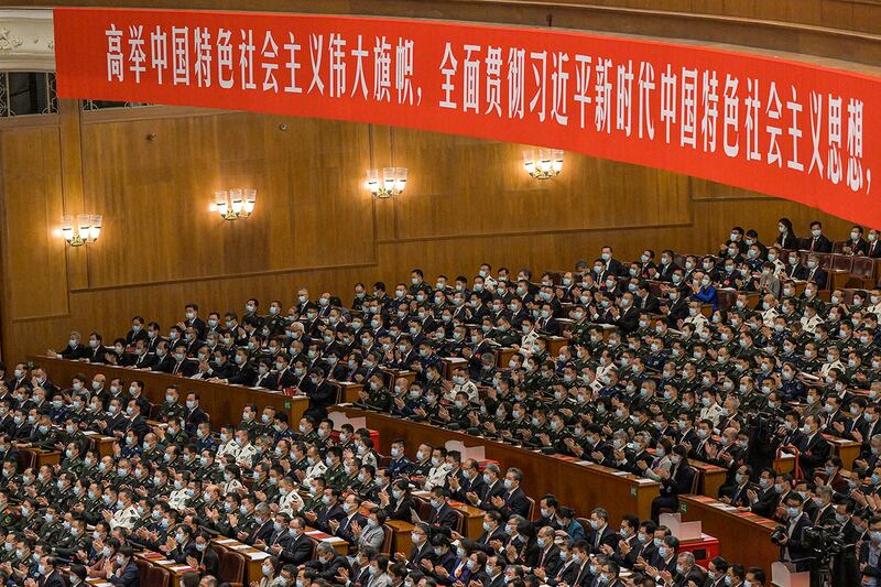 2022年10月22日,代表们在北京人民大会堂出席中国共产党第二十次代表大会闭幕式。(法新社)