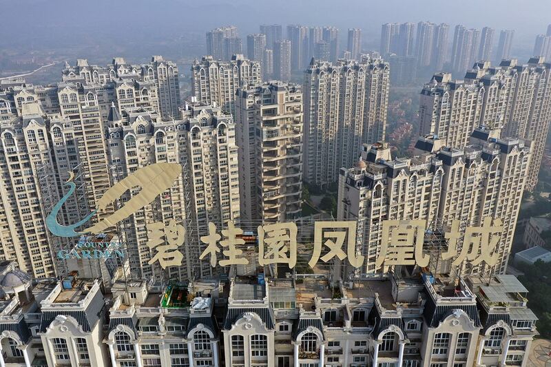 江苏省镇江市一栋建筑顶部的中国开发商碧桂园控股公司的标志。(法新社)